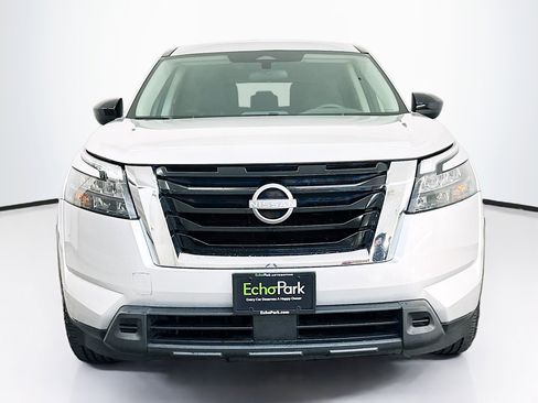 Used 2024 Nissan Pathfinder S image 2