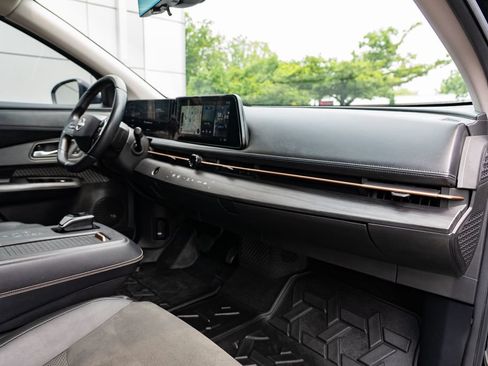 Used 2023 Nissan Ariya FWD image 29
