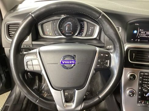 Used 2018 Volvo V60 T5 Dynamic image 29