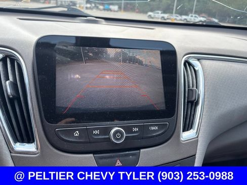 Used 2017 Chevrolet Malibu LT FWD image 16