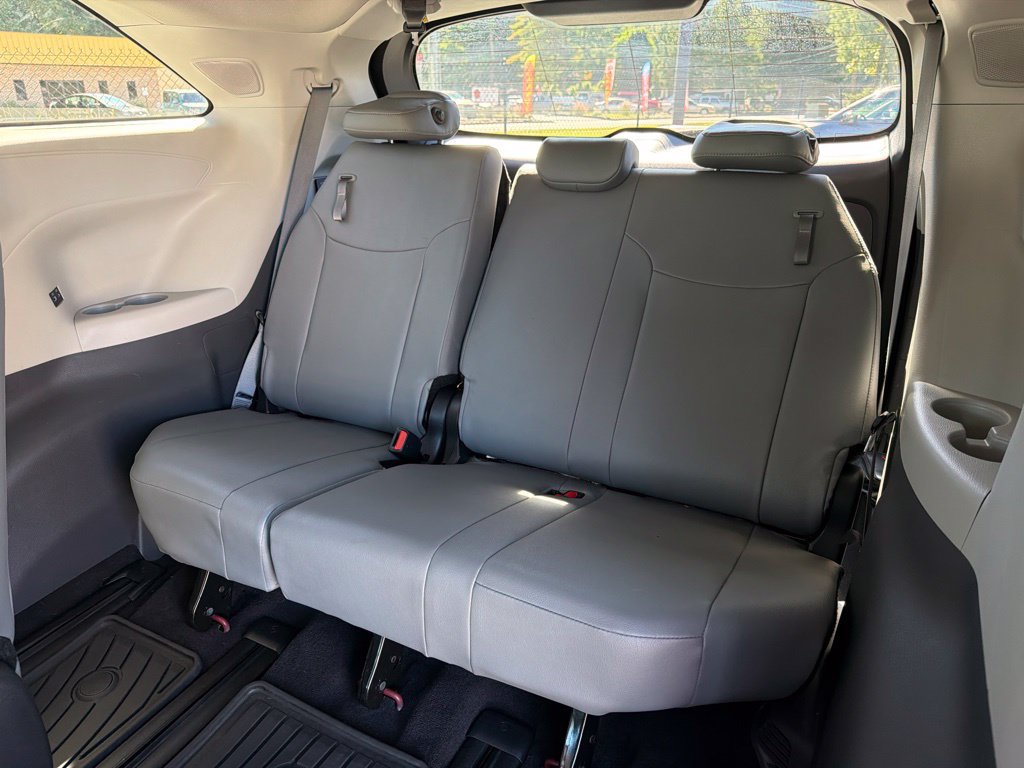Used 2024 Toyota Sienna XLE w/ XLE Plus Package AWD/4WD image 21