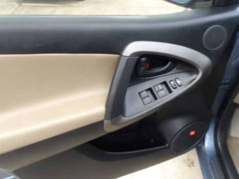 Used 2010 Toyota RAV4 Limited image 18