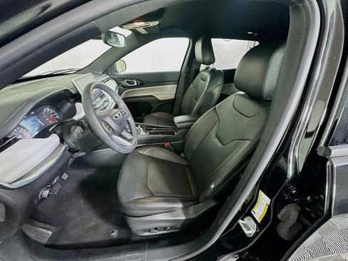 Used 2023 Jeep Compass Limited image 13