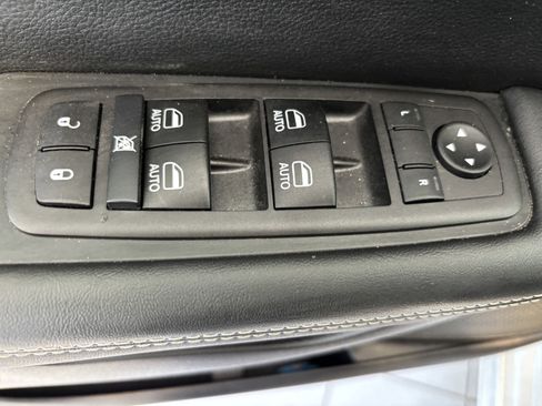 Used 2026 Chrysler Pacifica Select FWD image 7