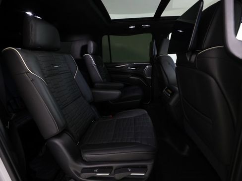 Used 2021 Cadillac Escalade ESV Sport Platinum w/ LPO, ONYX Package AWD/4WD image 10