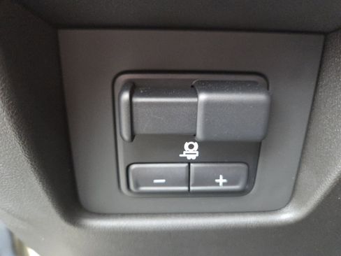 Used 2023 Chevrolet Colorado Z71 w/ Z71 Convenience Package 2 image 12