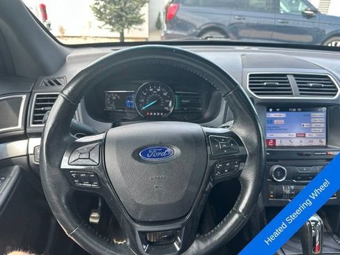 Used 2017 Ford Explorer XLT w/ Equipment Group 202A AWD/4WD image 18