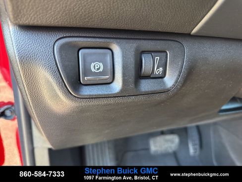 Used 2023 GMC Acadia SLT image 15