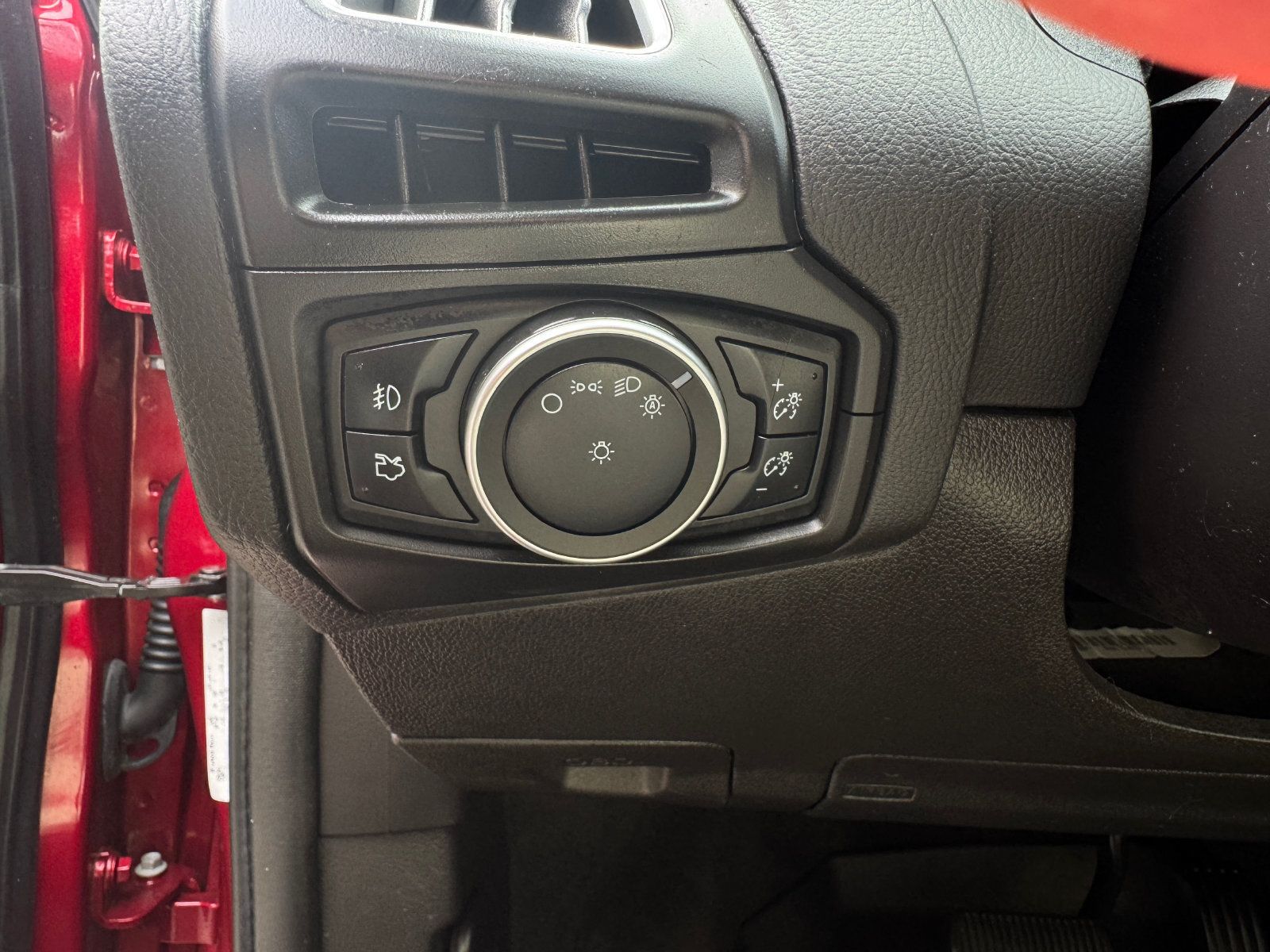 Used 2016 Ford Focus Titanium FWD image 12