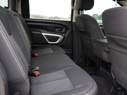 Used 2017 Nissan Titan SV AWD/4WD image 16