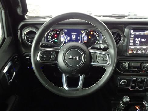 Used 2023 Jeep Wrangler Unlimited Sahara AWD/4WD image 7