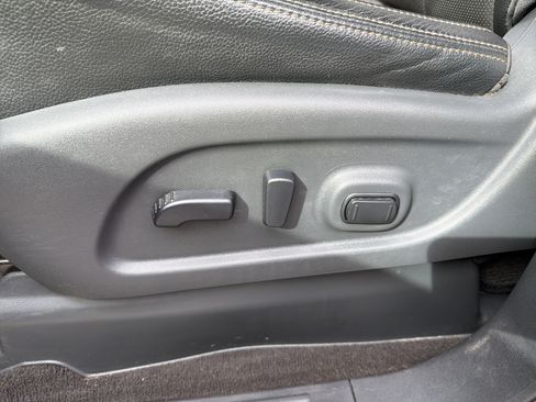 Used 2019 Nissan Titan SL w/ Midnight Edition image 18