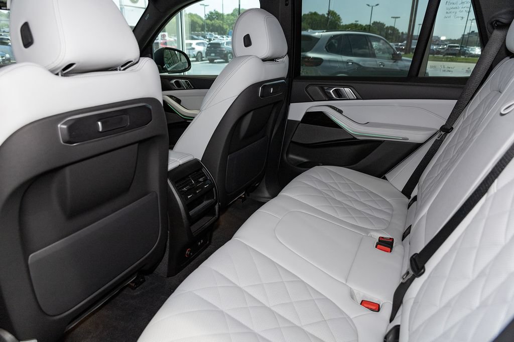 Used 2024 BMW X5 xDrive40i w/ Premium Package AWD/4WD image 9