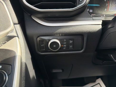 Used 2020 Ford Explorer XLT w/ Equipment Group 202A AWD/4WD image 29