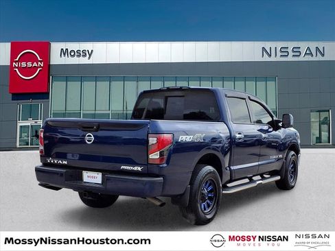 Used 2019 Nissan Titan SV w/ SV Convenience Package image 7