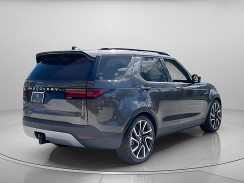 Used 2025 Land Rover Discovery S image 5