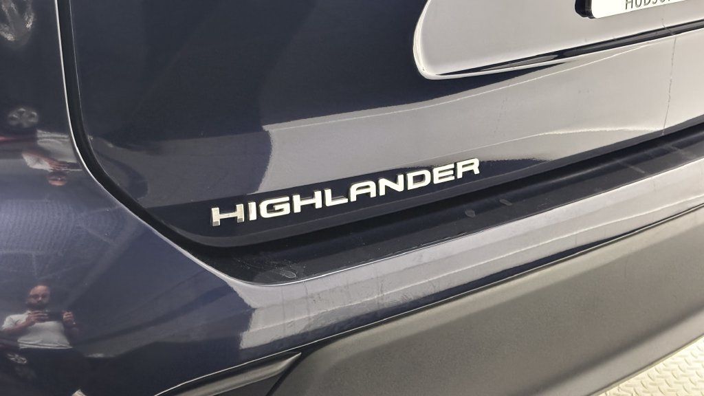 Used 2025 Toyota Highlander XLE AWD/4WD image 7