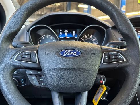 Used 2018 Ford Focus SE FWD image 23