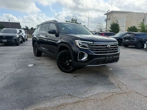 Certified 2025 Volkswagen Atlas SE image 1