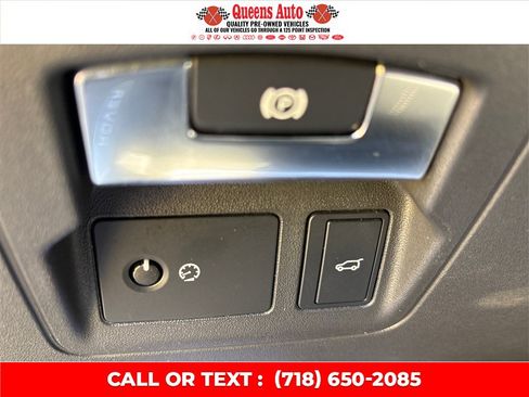 Used 2018 Land Rover Range Rover Velar S AWD/4WD image 37