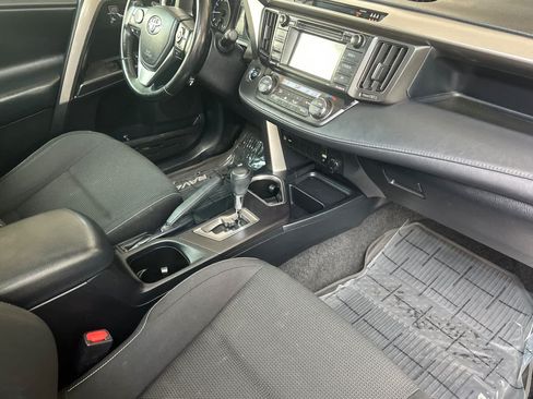 Used 2018 Toyota RAV4 XLE AWD/4WD image 16
