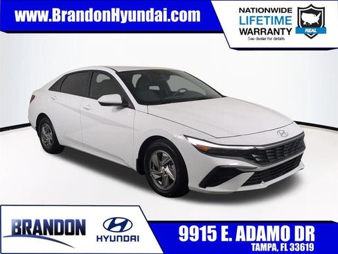 Used 2025 Hyundai Elantra SE FWD image 1