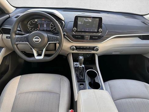 Used 2024 Nissan Altima 2.5 SV image 24