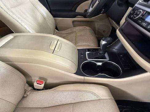 Used 2016 Toyota Highlander Limited w/ Driver Technology Package image 39