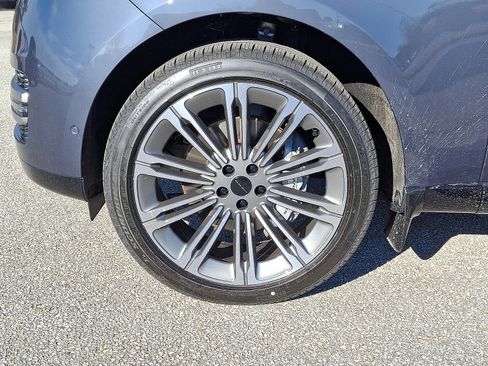 New 2026 Land Rover Range Rover Long Wheelbase SE image 2