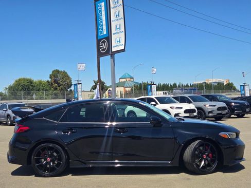 Used 2024 Honda Civic Type R image 8