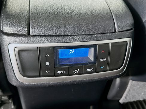 Used 2019 Toyota Highlander Limited image 29