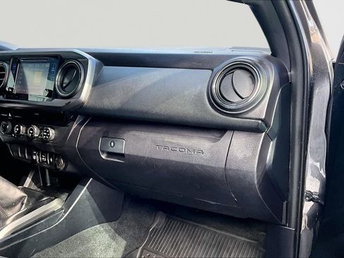 Used 2018 Toyota Tacoma TRD Off-Road image 23