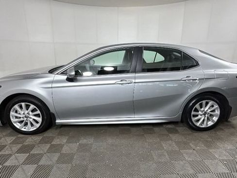 Used 2024 Toyota Camry SE FWD image 6