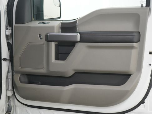 Used 2019 Ford F150 XLT w/ Trailer Tow Package image 14