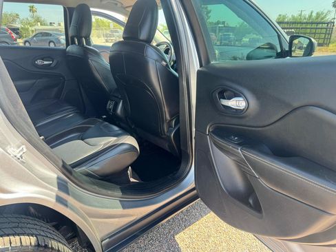 Used 2016 Jeep Cherokee Limited FWD image 38