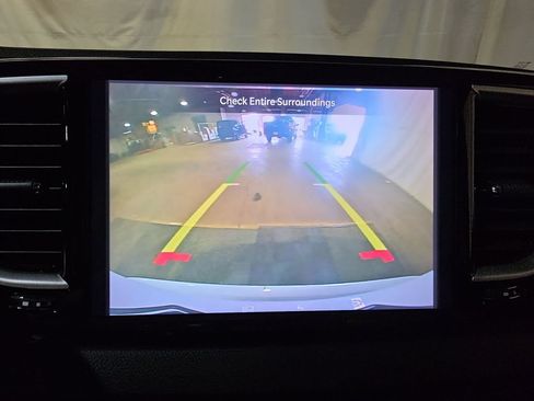 Used 2024 Chrysler Pacifica Touring-L FWD image 22