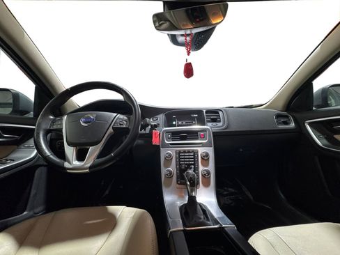 Used 2017 Volvo S60 T5 Dynamic image 12