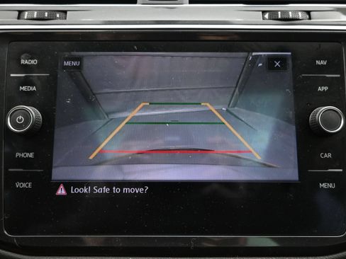 Used 2019 Volkswagen Tiguan SEL w/ 3rd Row Seat Package AWD/4WD image 16