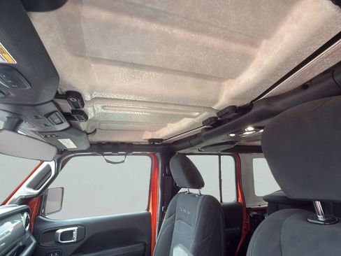 Used 2019 Jeep Wrangler Unlimited Sahara w/ Uconnect 4C Nav & Sound Group image 10