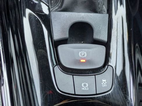 Used 2022 Toyota C-HR XLE image 14