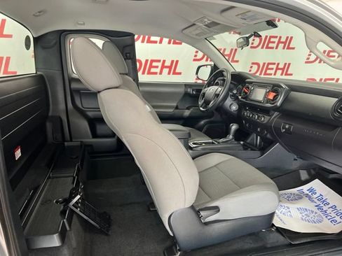 Used 2017 Toyota Tacoma SR AWD/4WD image 10