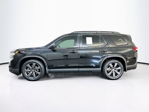 Used 2023 Honda Pilot Sport image 4