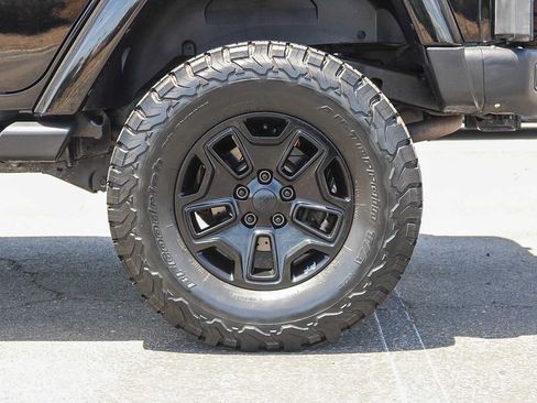 Used 2007 Jeep Wrangler Unlimited Sahara w/ Trailer Tow Group AWD/4WD image 11
