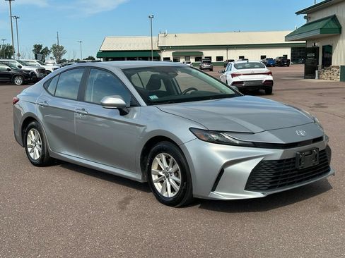 Used 2025 Toyota Camry LE FWD image 7