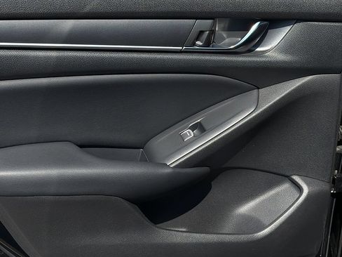Used 2018 Honda Accord LX image 11