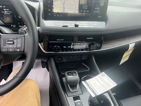 New 2026 Nissan Rogue Platinum image 18