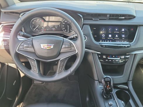 Used 2025 Cadillac XT5 Luxury image 11