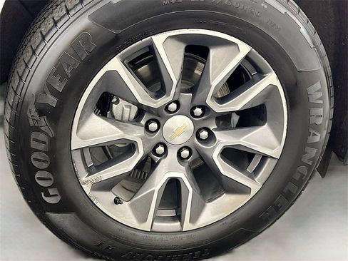 Used 2022 Chevrolet Suburban LT w/ LT Signature Plus Package image 31