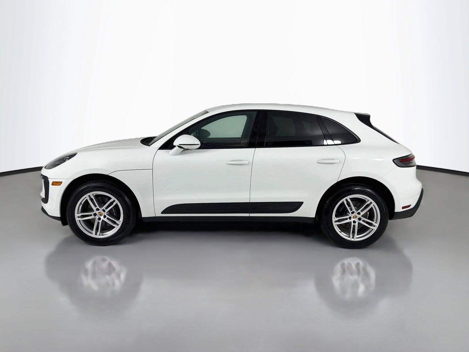 Certified 2023 Porsche Macan AWD/4WD image 2