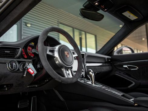 Certified 2015 Porsche 911 GT3 image 4